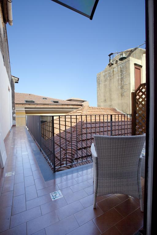 La Casa Dell'Orologio - Main Square Hotell Sorrento Rum bild